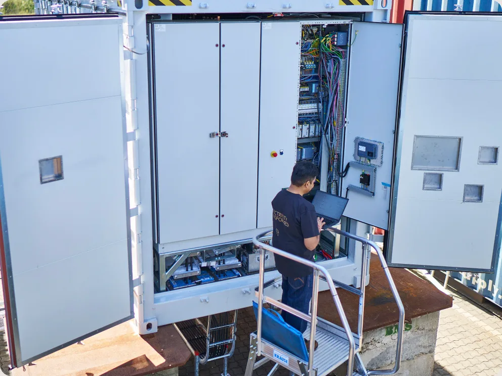 Singapore port SST deployment